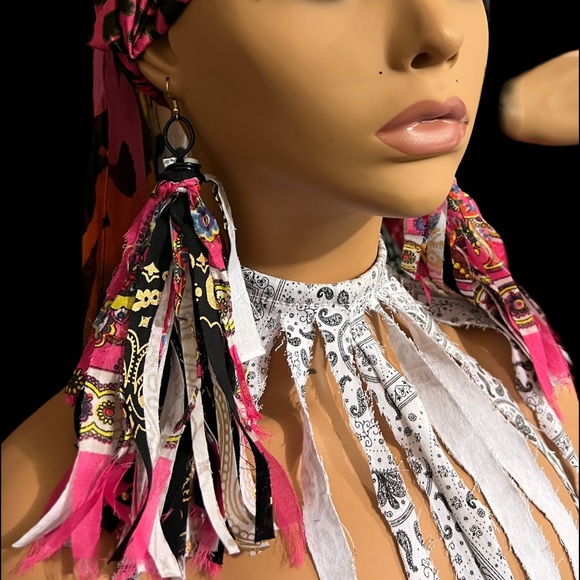 BANDANNA WEAR FRINGES EARRING SOLD - Picture 7 of 7